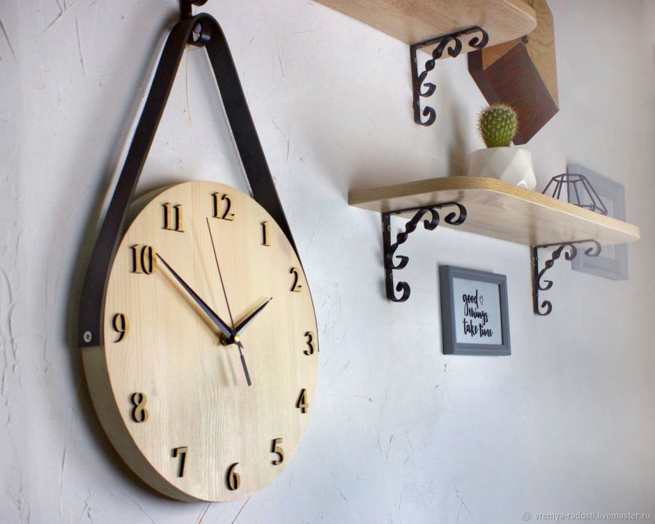 Вокзальные часы в интерьере