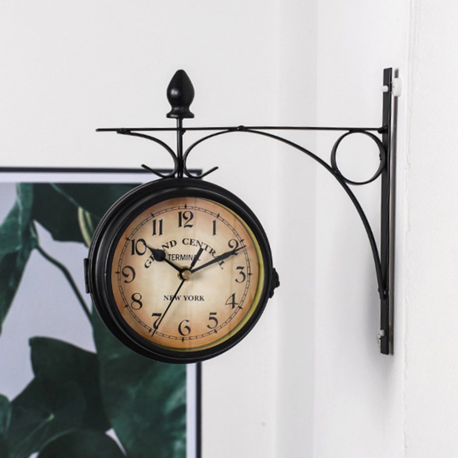 Настенные часы на цепочке