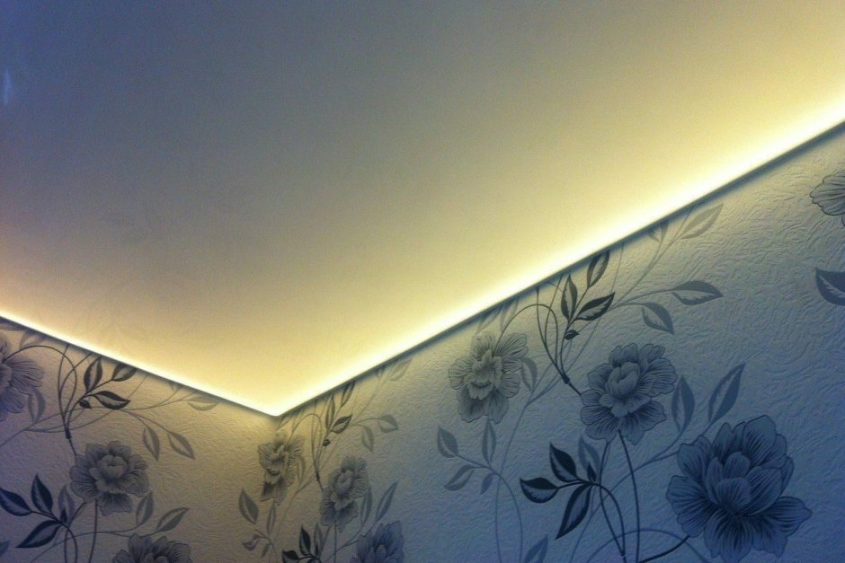 Тканевый натяжной потолок с подсветкой