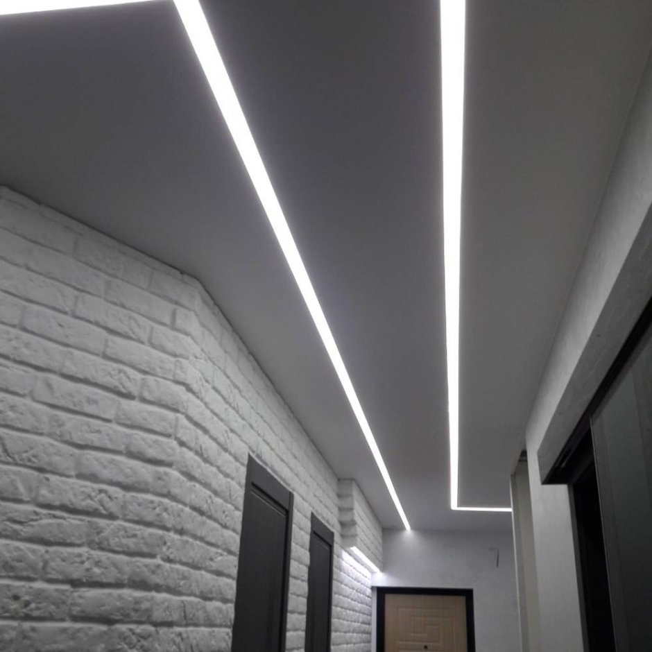Натяжной потолок с подсветкой