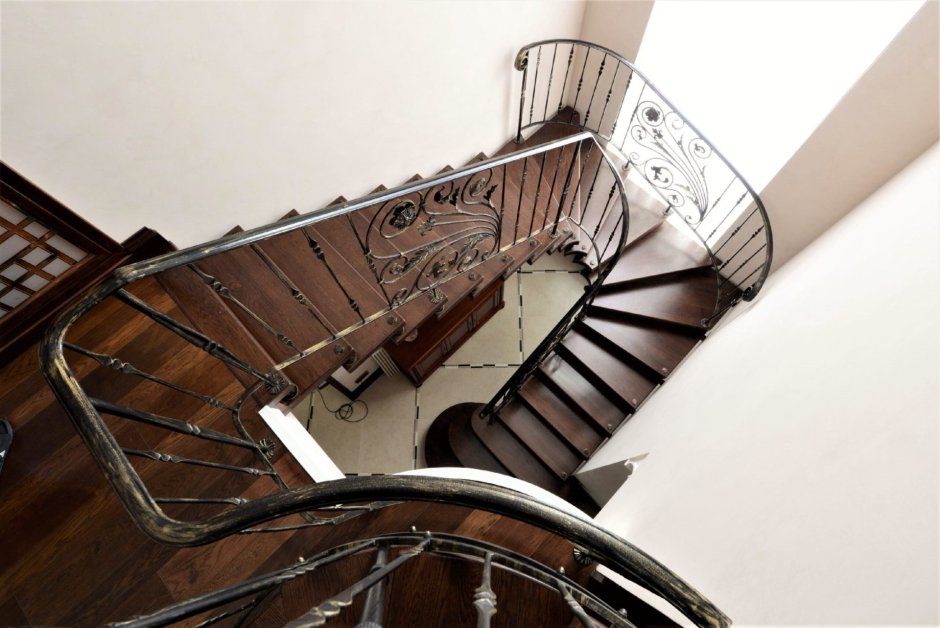 Винтовая лестница с забежными ступенями