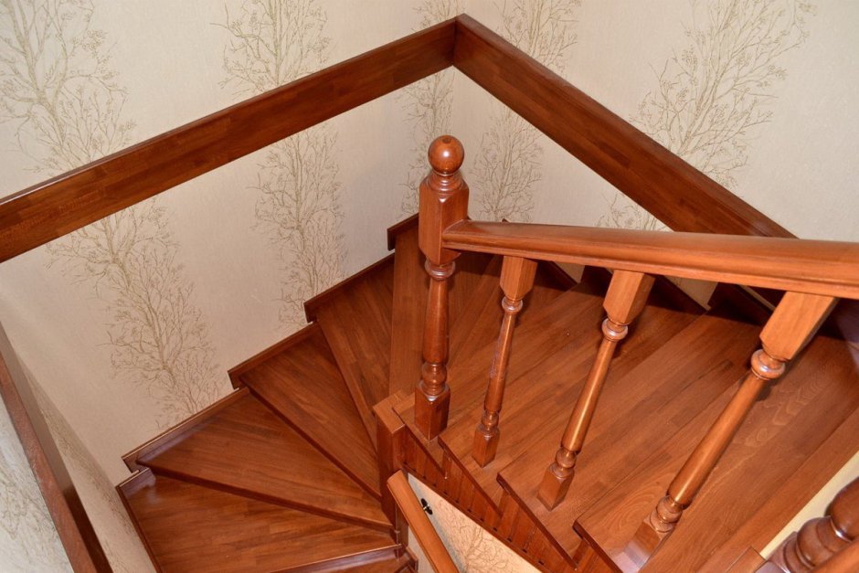 Образцы деревянных лестниц