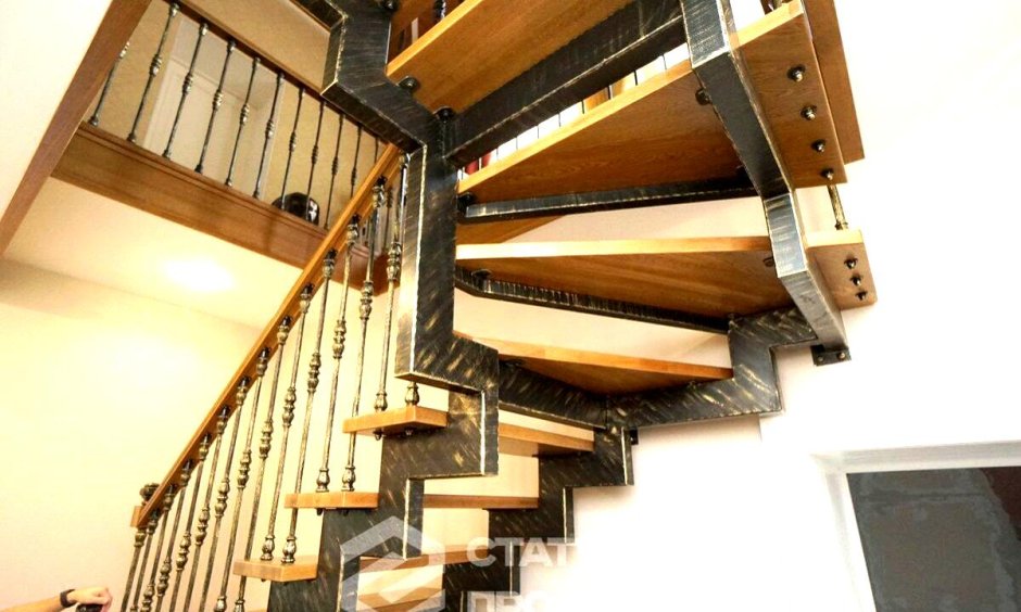 Открытая лестница на 2 косоурах