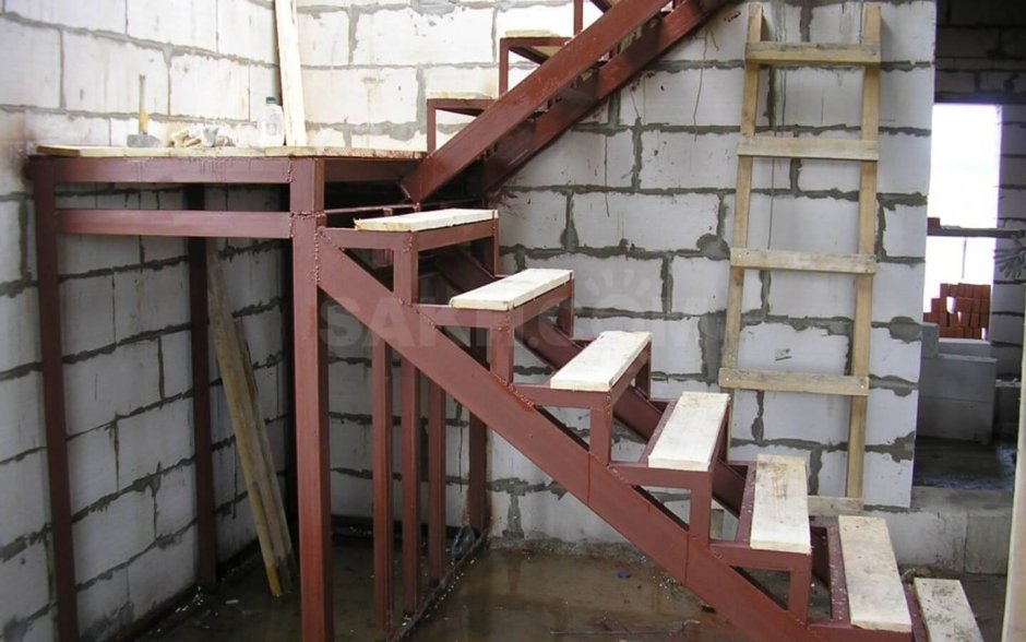 Лестница из швеллера и уголка на 2 этаж