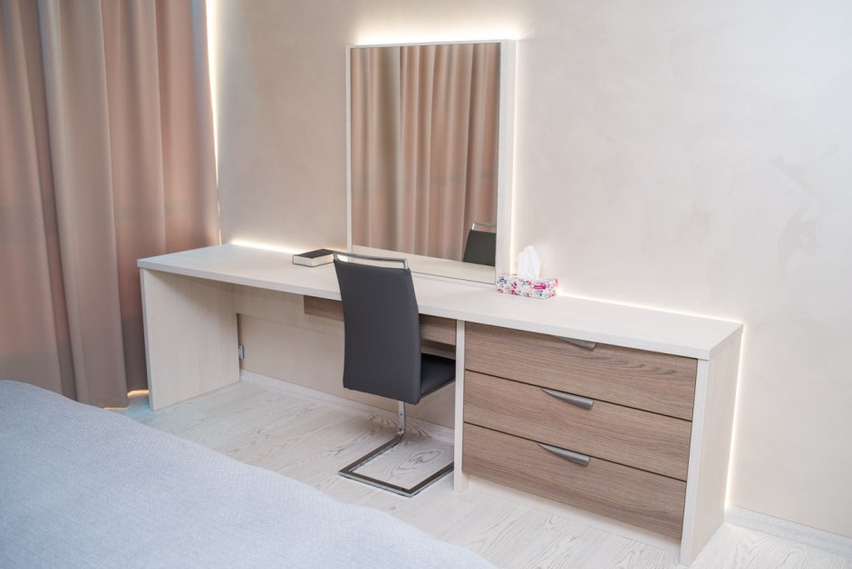 Комод со столешницей в спальню