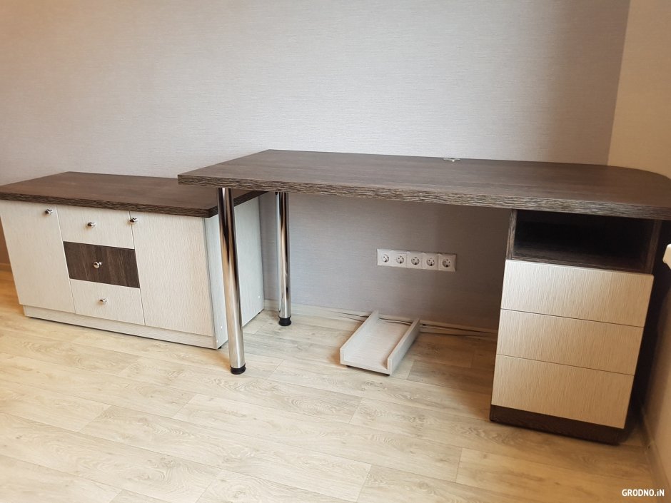 Письменный стол с комодом