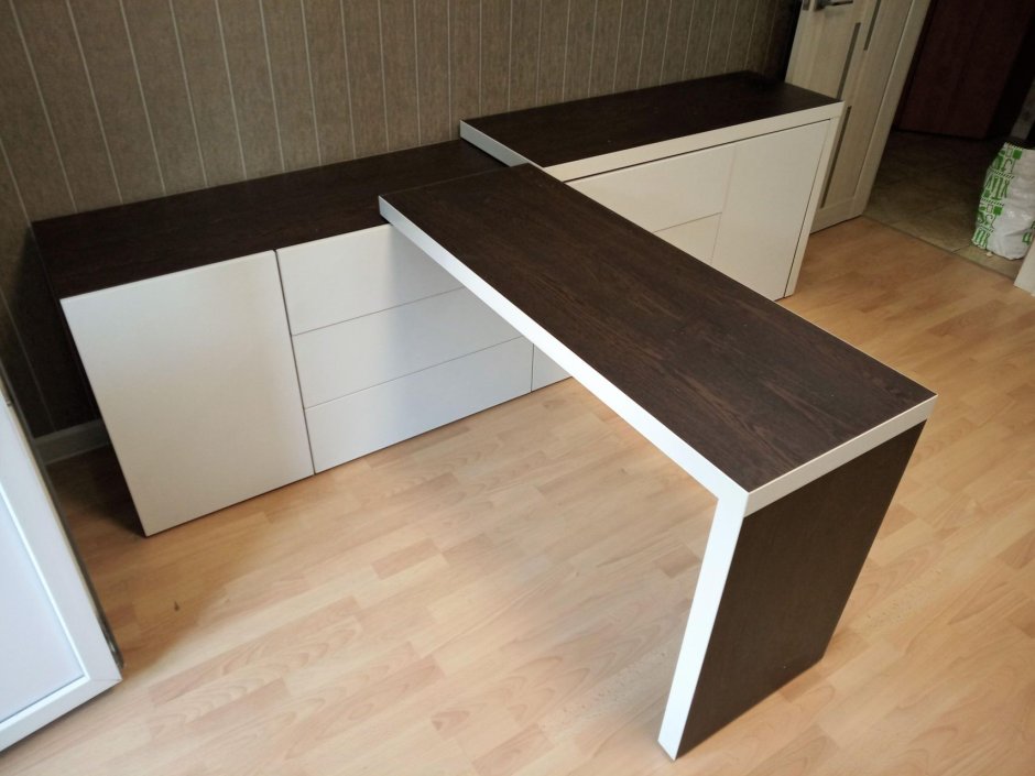 Стол письменный с ящиками