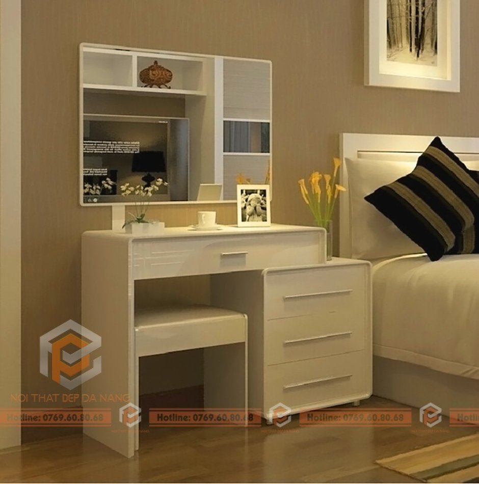 Туалетный столик с откидной крышкой