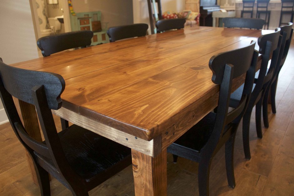 Стол из дерева