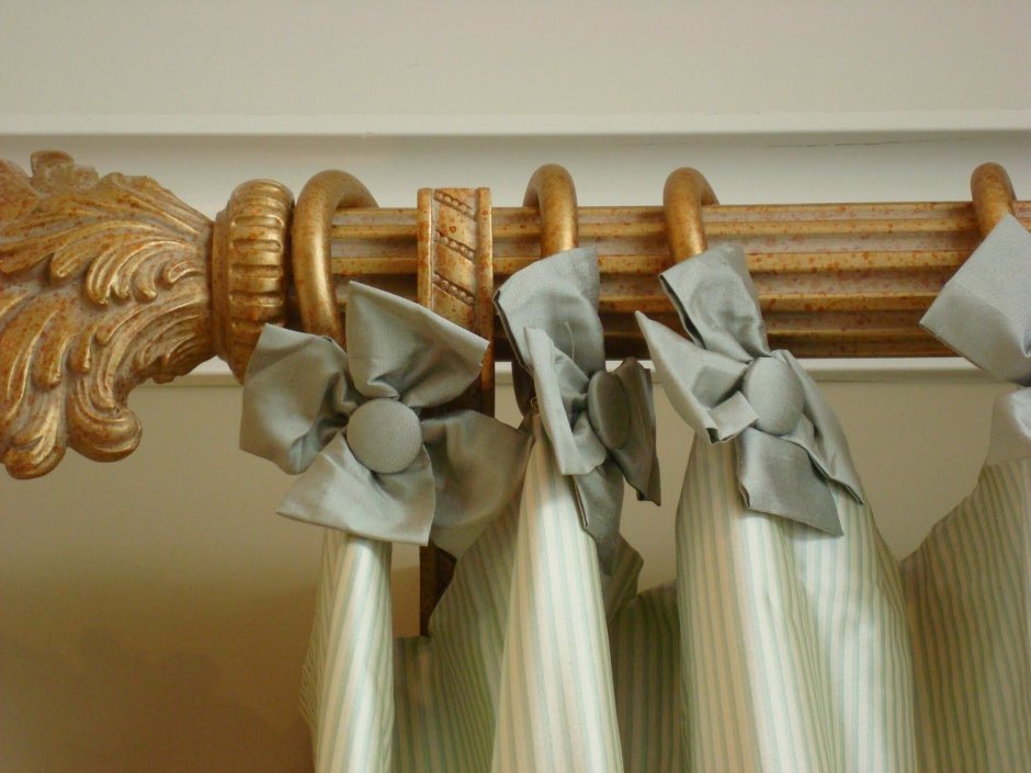 Украшение на карниз