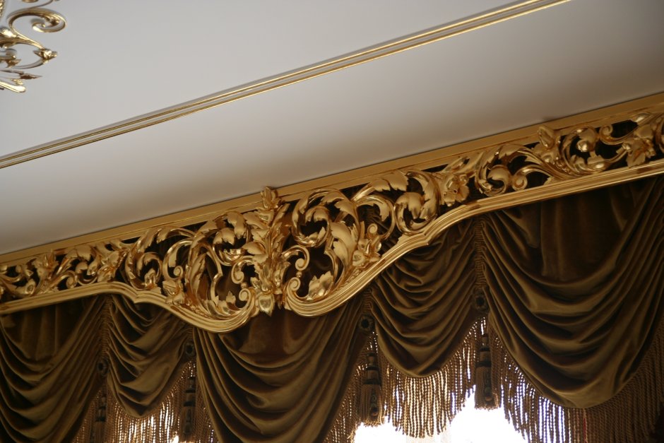 Резные карнизы для штор