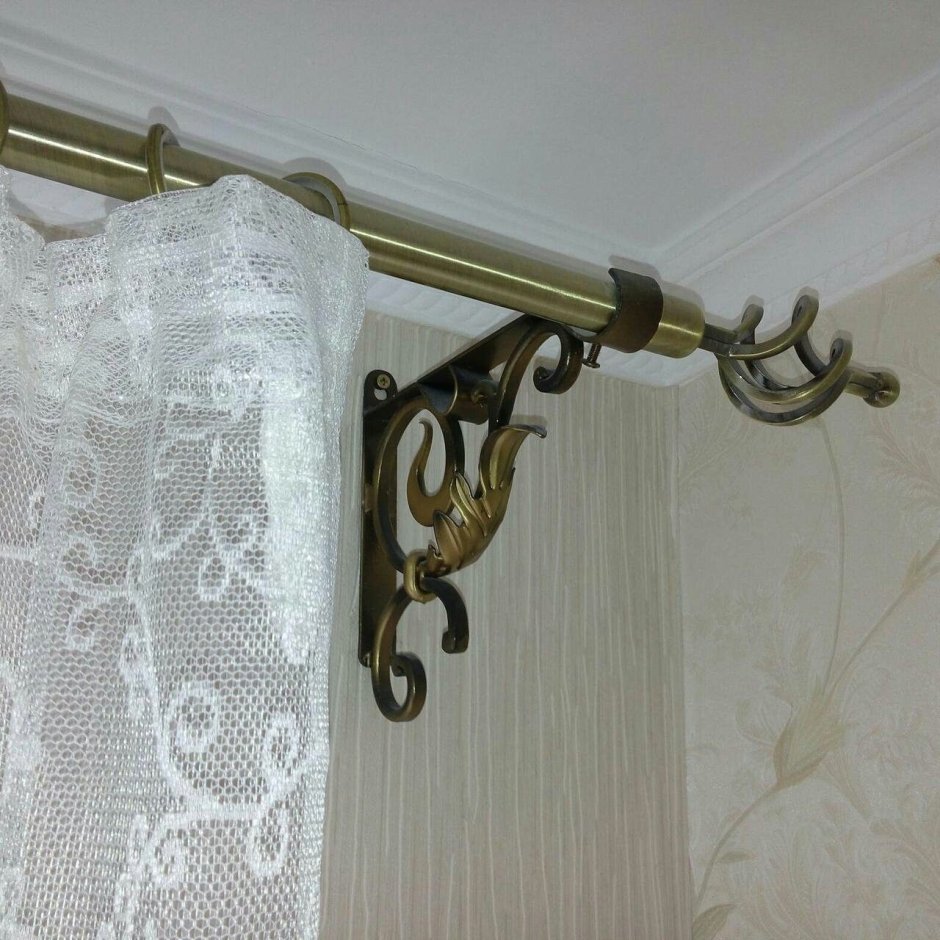 Кованые карнизы для штор в интерьере