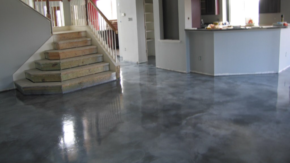 Шлифованный бетонный пол в доме