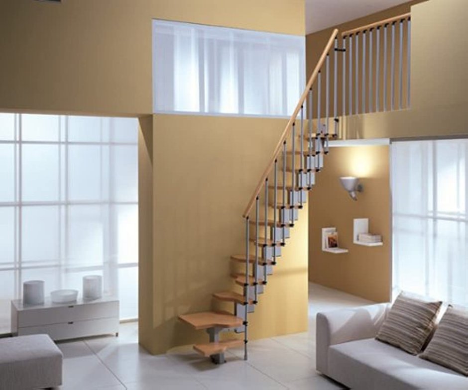 Компактная лестница на второй этаж