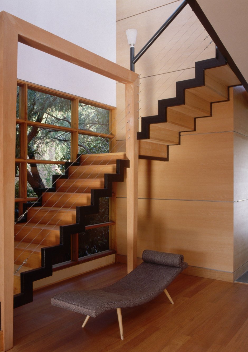 Лестница в деревянном доме в Малом проеме
