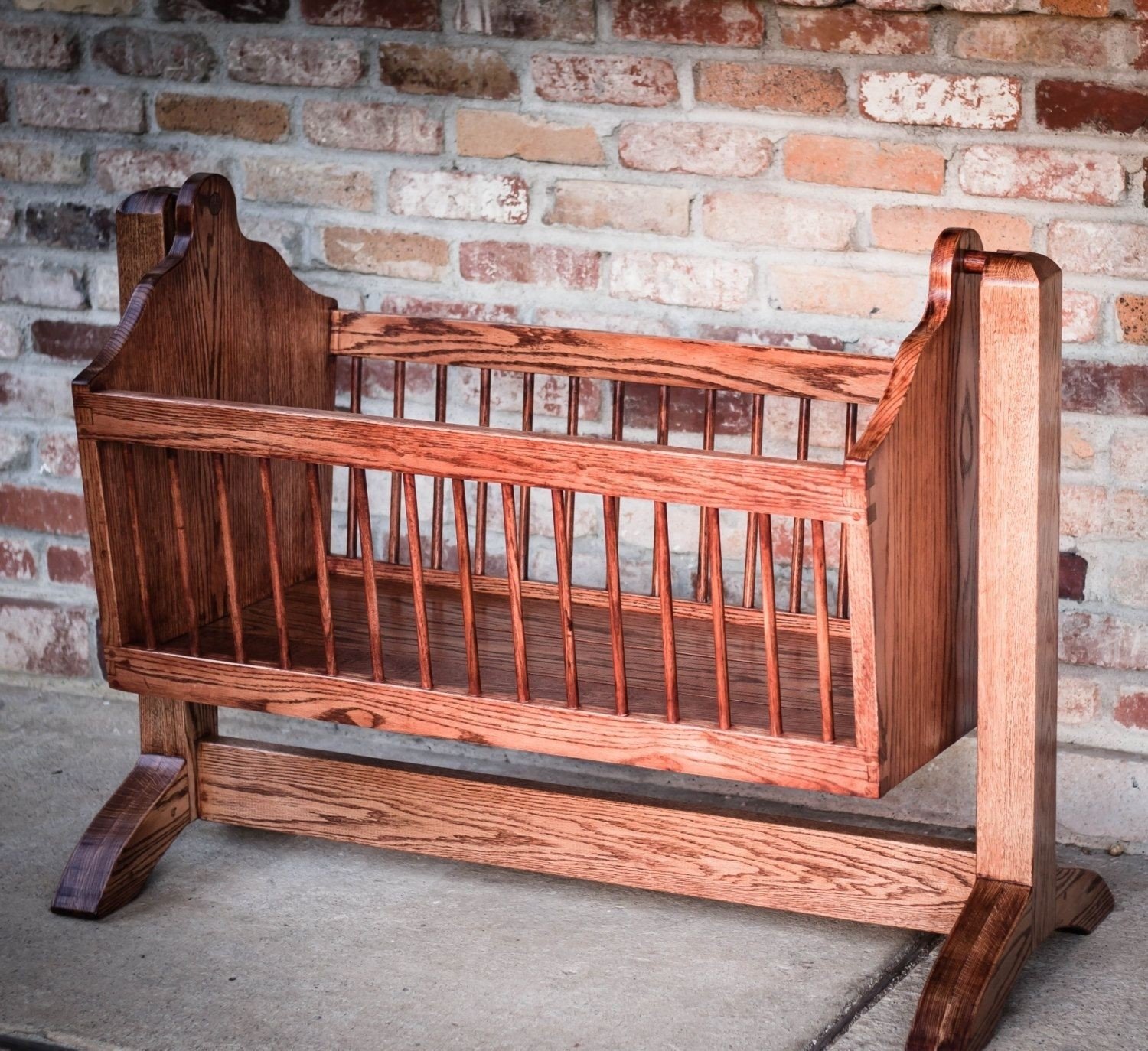 Маленькая люлька. Кроватка зыбка качалка для новорожденных. Кроватки Giovanni Baby Crib. Люлька мазекея деревянная. Детская кроватка для новорожденных.