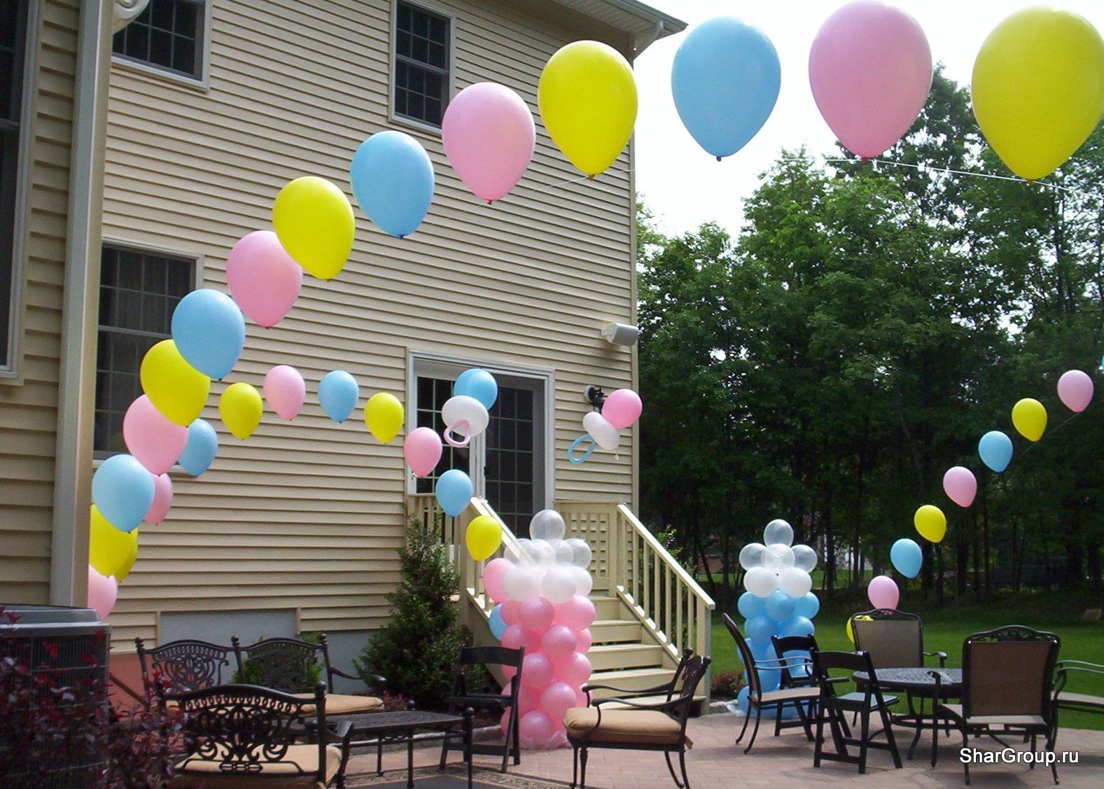Воздушные шары для сада. Украшение шарами. Украшение праздника воздушными шарами. Украшение для праздника на улице. Украшение детского праздника на улице.