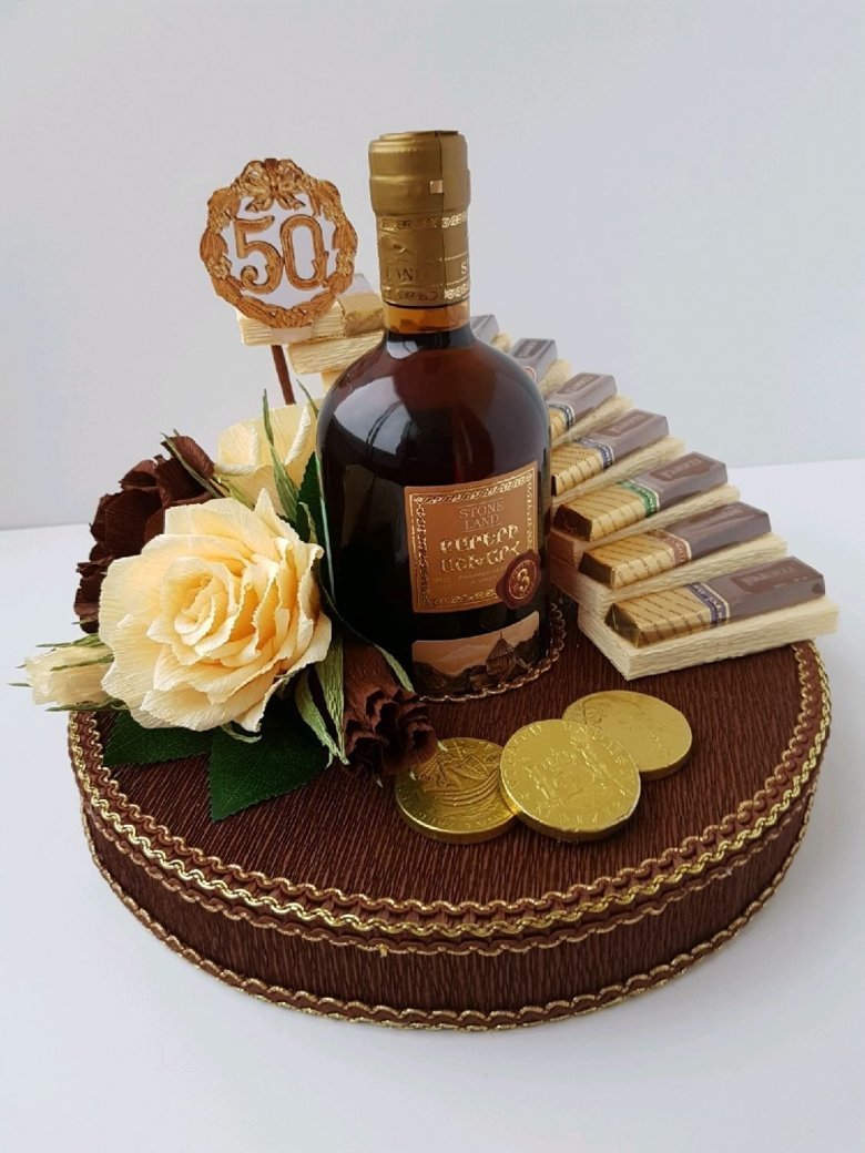 Букет из конфет и коньяка для мужчины