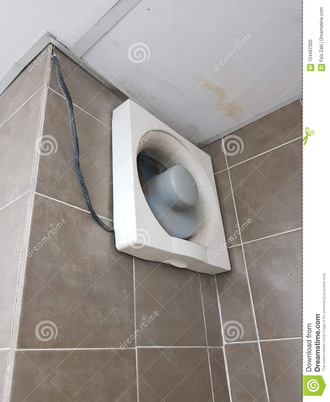 вентиляционный короб в туалете