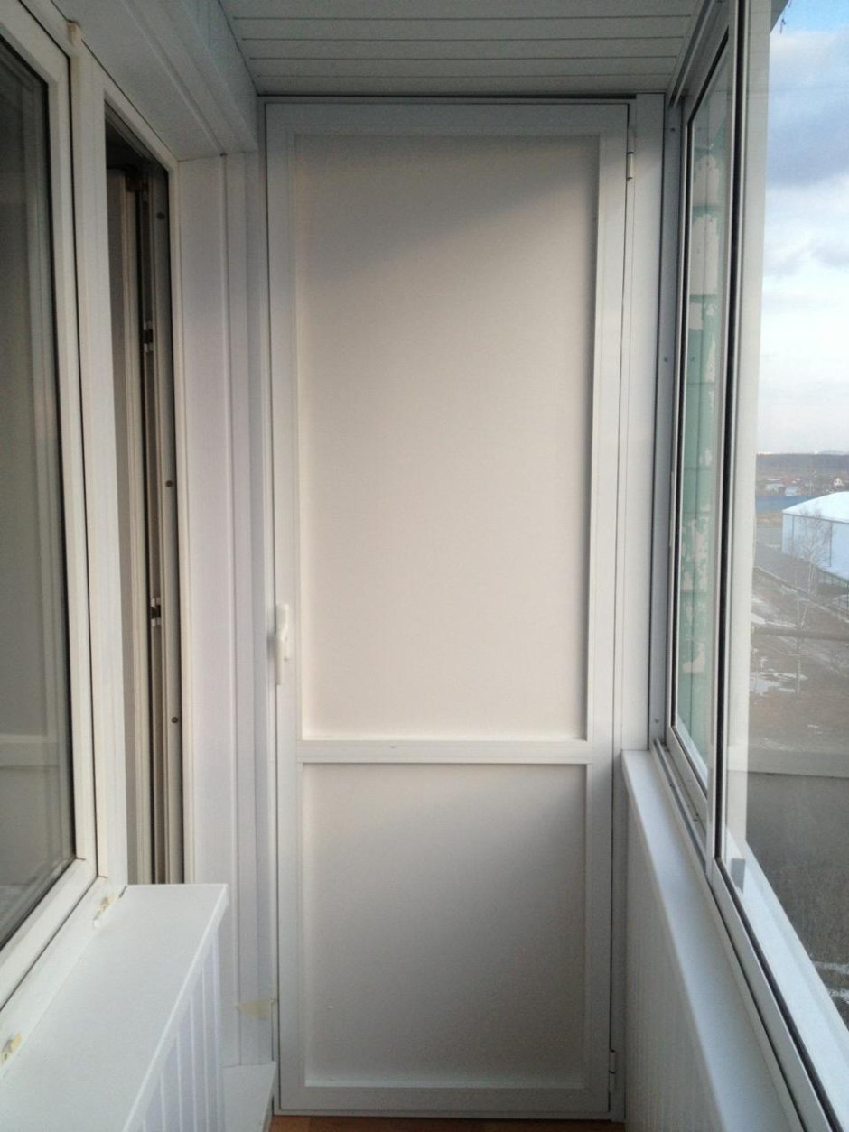 Пластиковый шкаф на балкон
