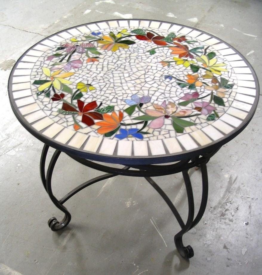 Стол с мозаикой в испанском стиле