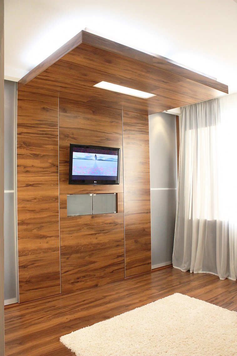 Отделка потолка ламинатом