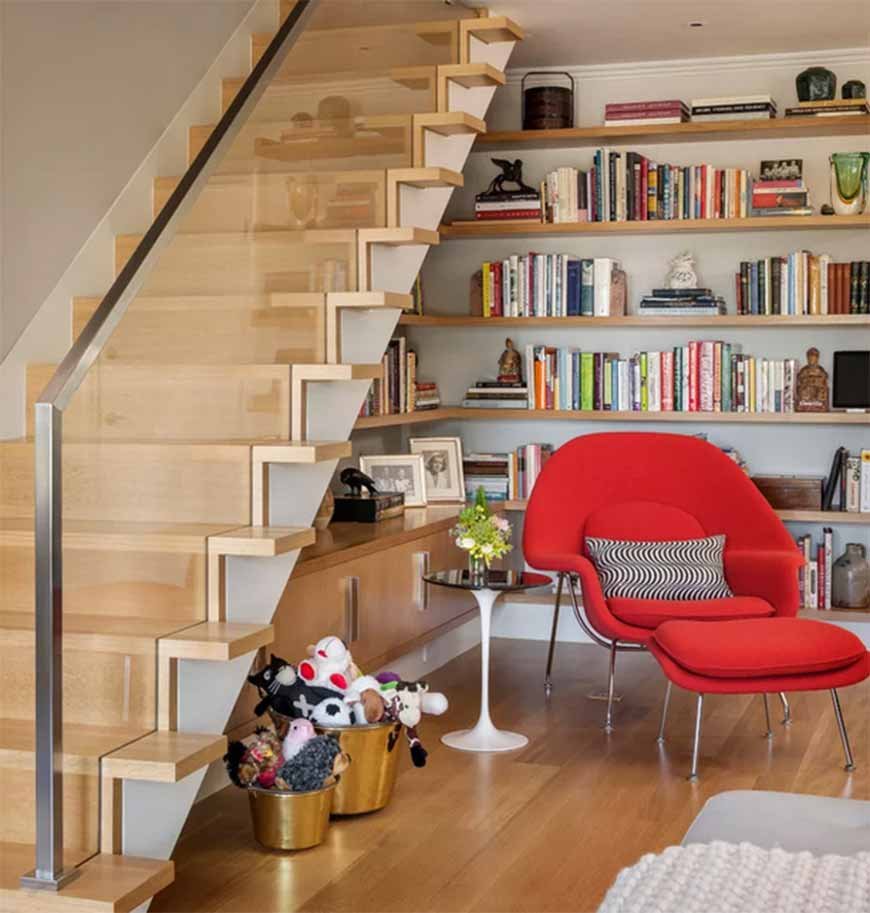 Пространство под лестницей