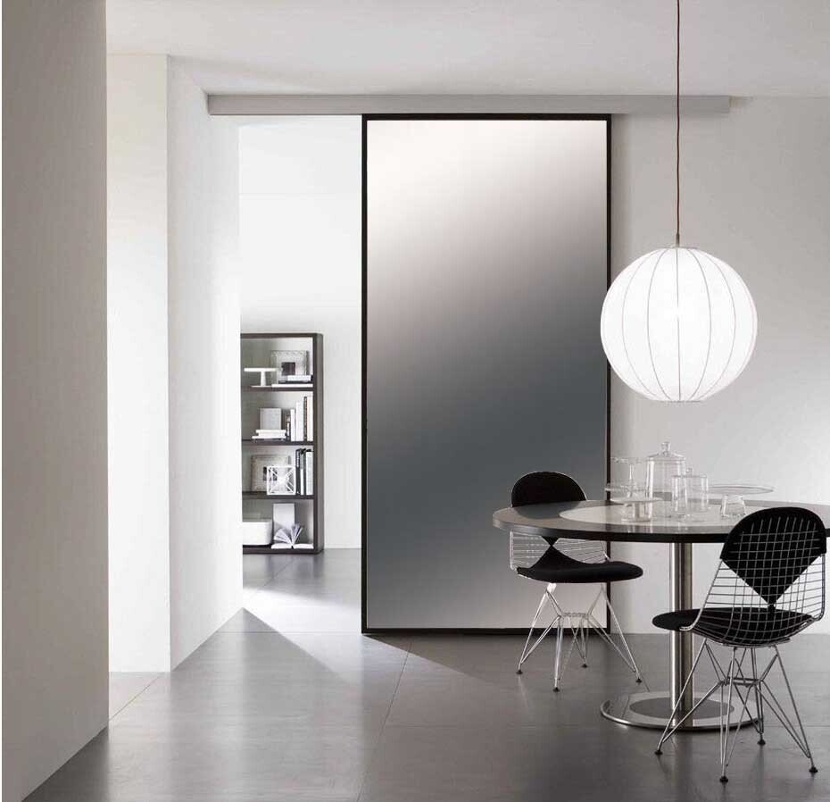 Зеркальная дверь межкомнатная