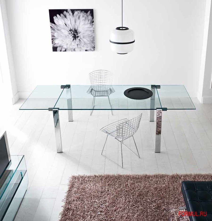 Кухонный стол из стекла