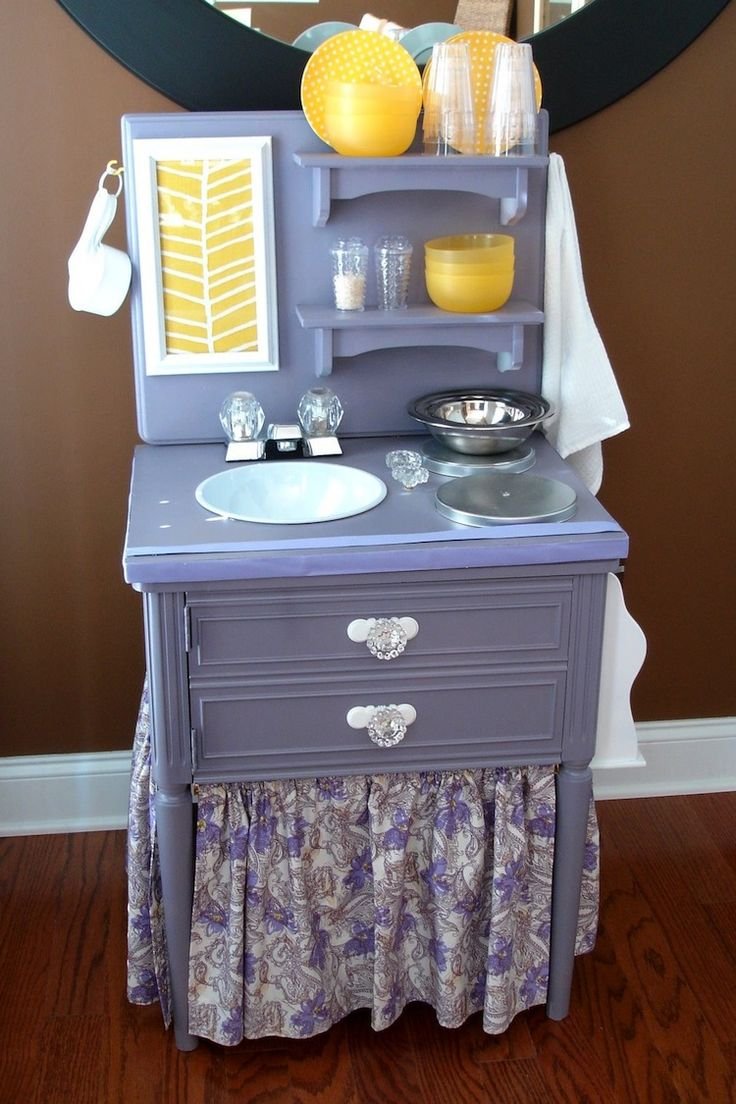 Игрушечная кухня из старой мебели