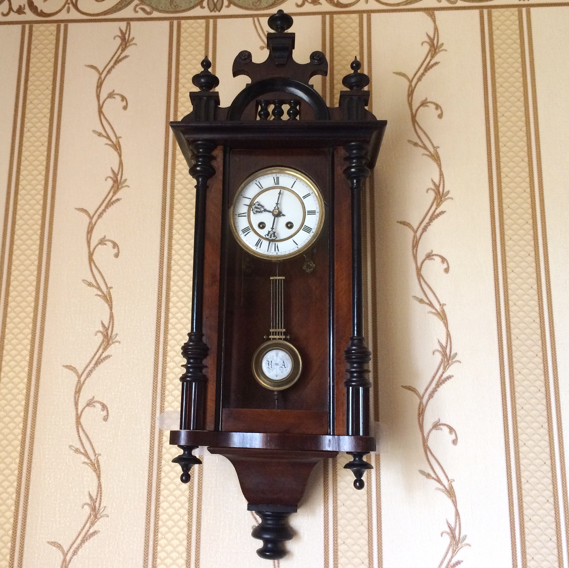 Настенные часы германия. Часы настенные Мозер с маятником. ОЧЗ часы с маятником 1953. Howard Miller 611-009. Часы конца 19 века.