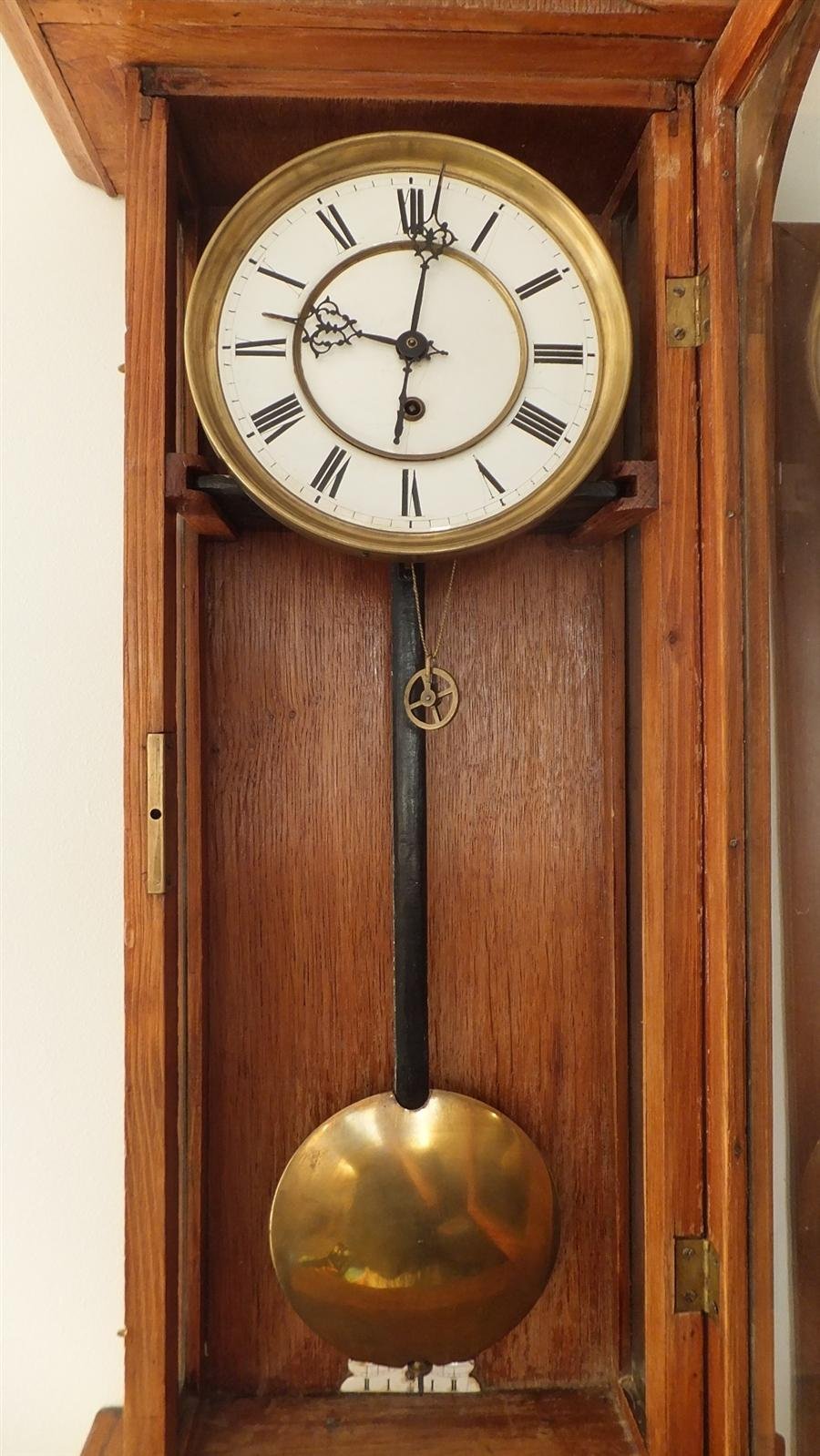 Маятник старых часов. Часы с маятником 1971г. Настольные часы Henry Marc c маятником. Старые настенные часы. Часы механические настенные.