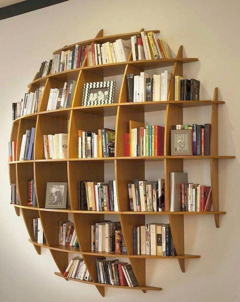 Оригинальная книжная полка