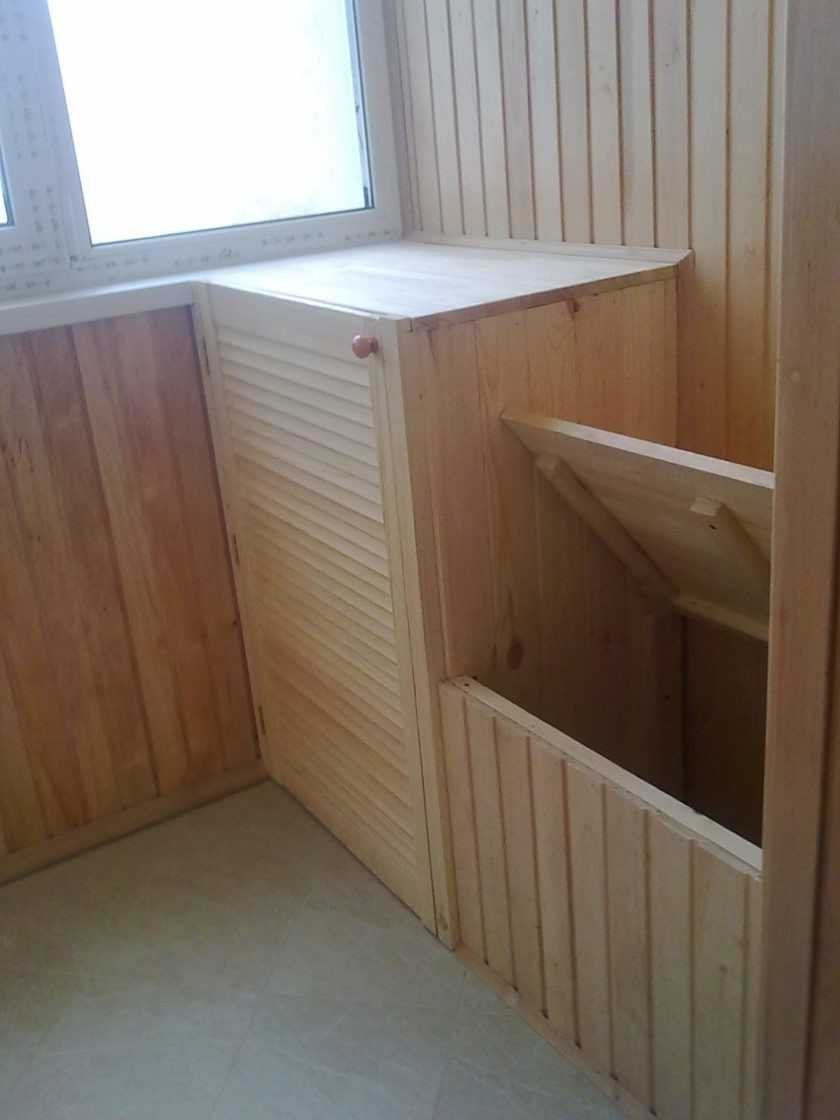 Шкаф на балконе из вагонки