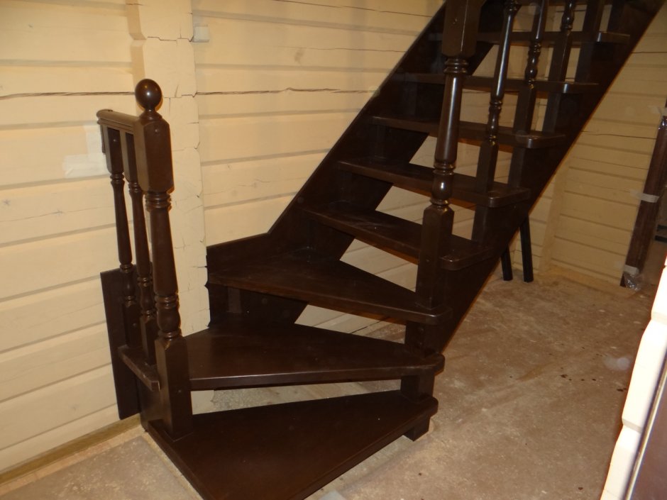 Лестница с забежными ступенями на 90