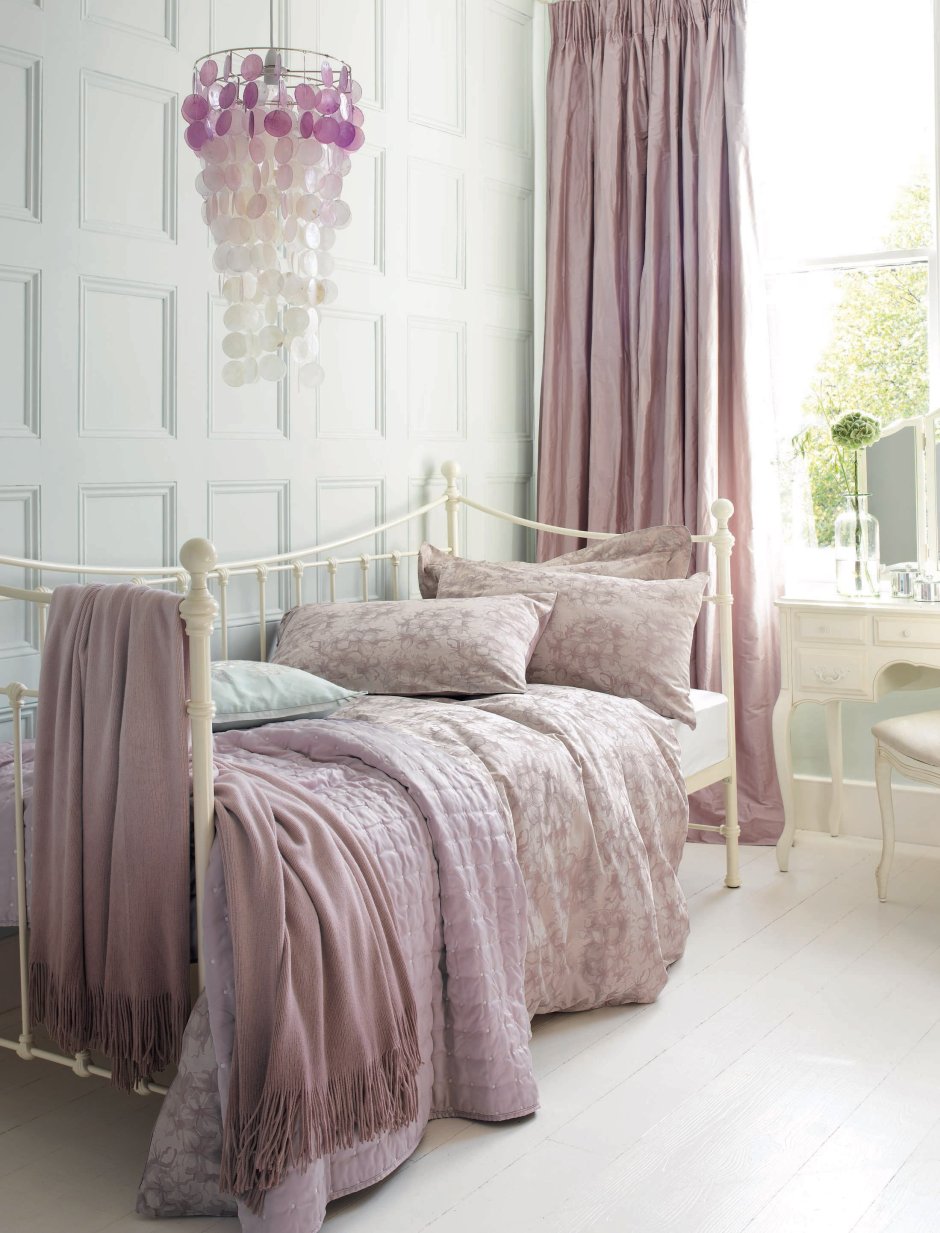 Кровать двуспальная с зеркальными вставками (розово-серая) kfe007-69