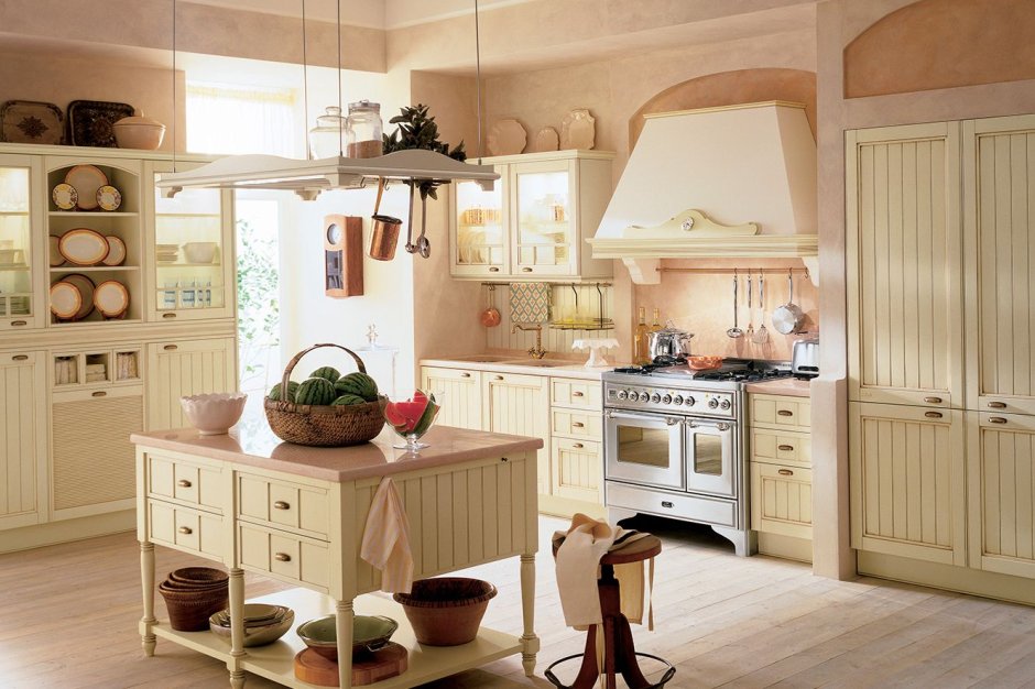 Интерьер кухни в тёплых тонах итальянский стиль