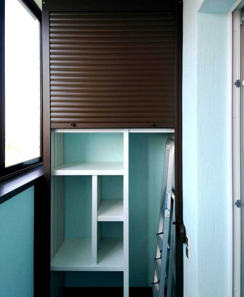 Шкаф-стеллаж закрытый для балкона