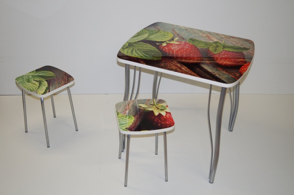 Стол кухонный