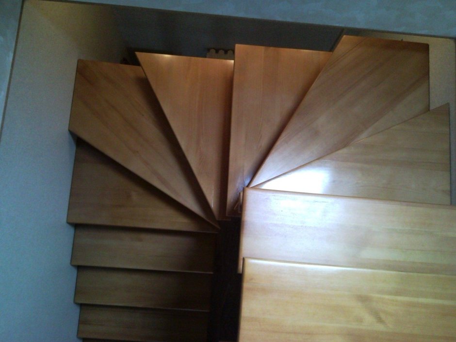 Лестница 180 градусов с забежными ступенями