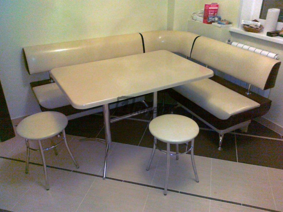 Кухонный уголок на металлическом каркасе