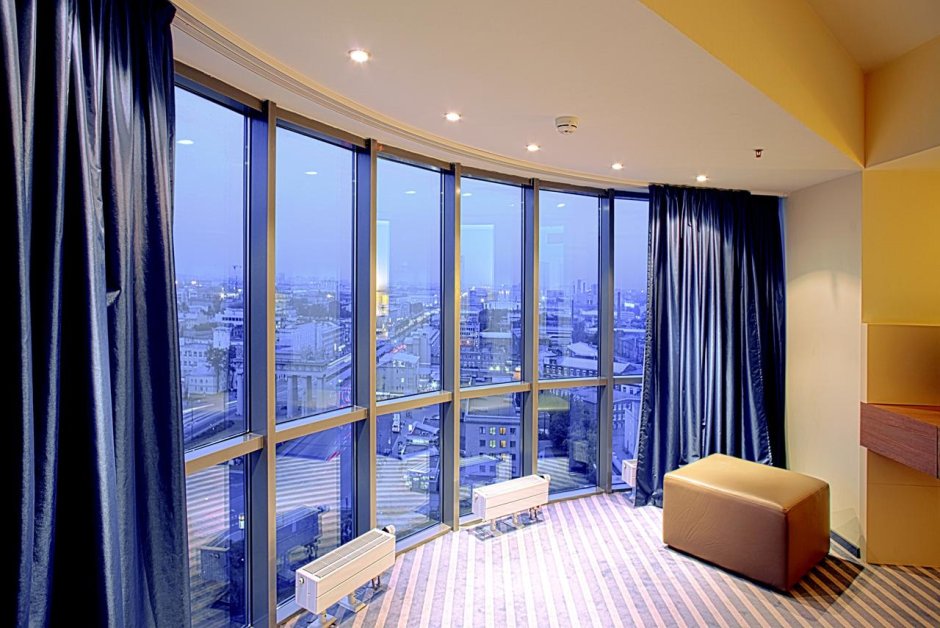 Отель с панорамными окнами