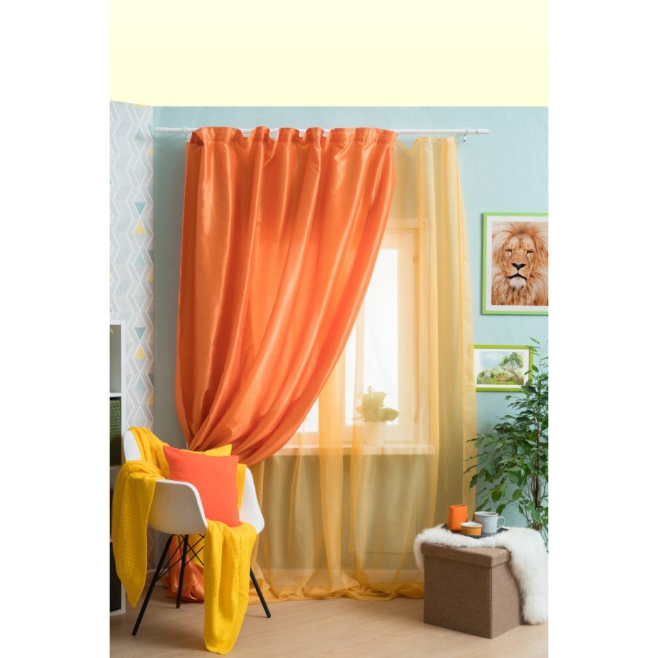 Оранжевые шторы в детской