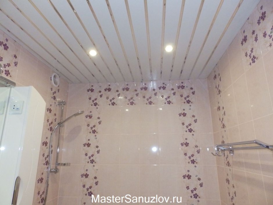 Красивые потолки для ванной из ПВХ панелей