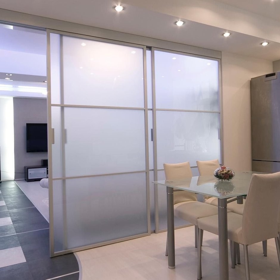 Раздвижная перегородка между кухней и гостиной