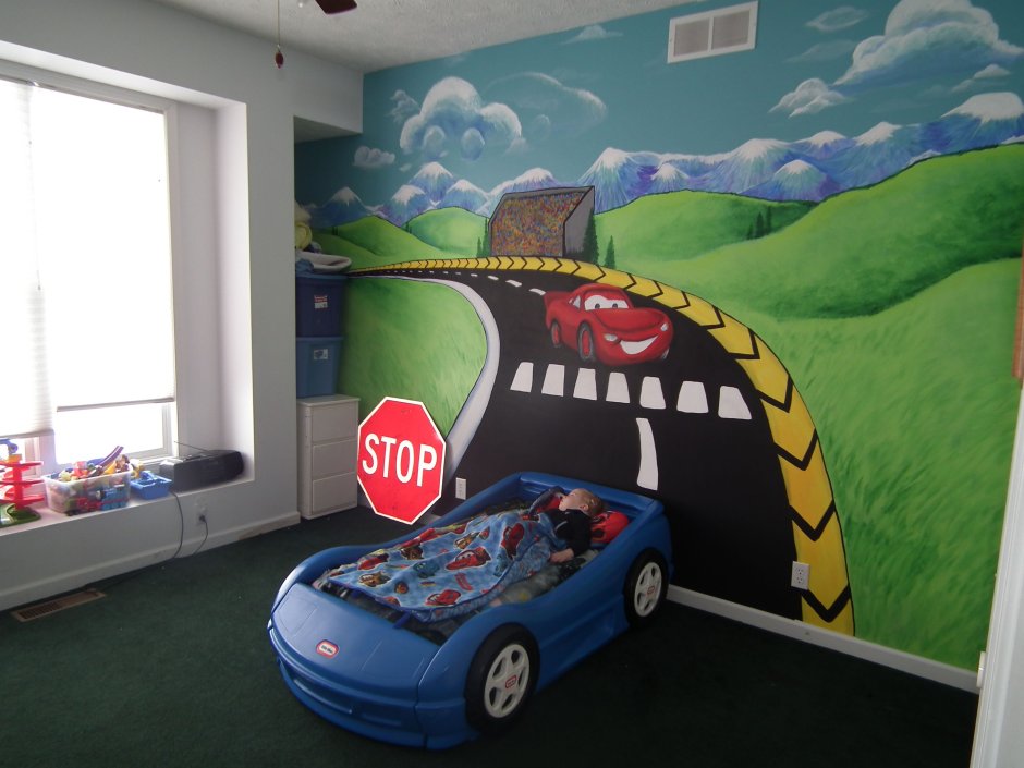 Детская комната для мальчика с машинками