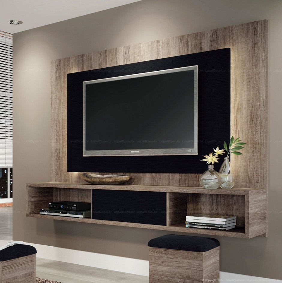 Телевизор на деревянной панели