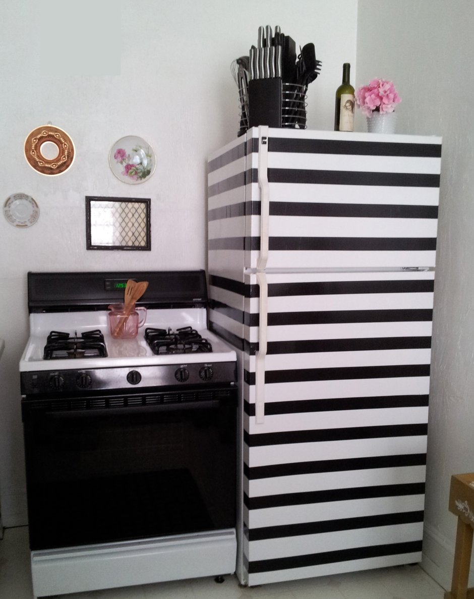 Перекрашенный холодильник