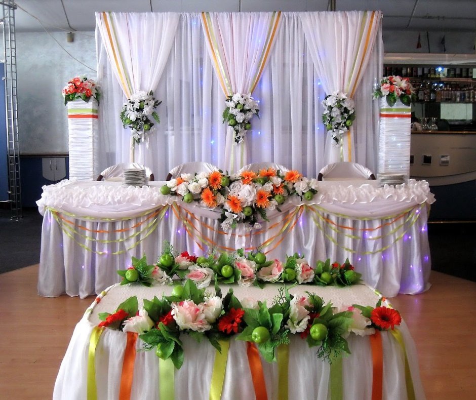 Украсить свадебный зал цветами
