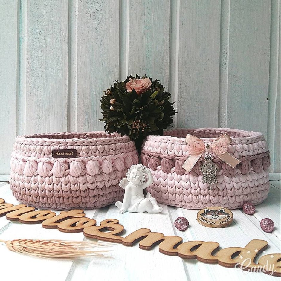 Вязаные корзины в декоре